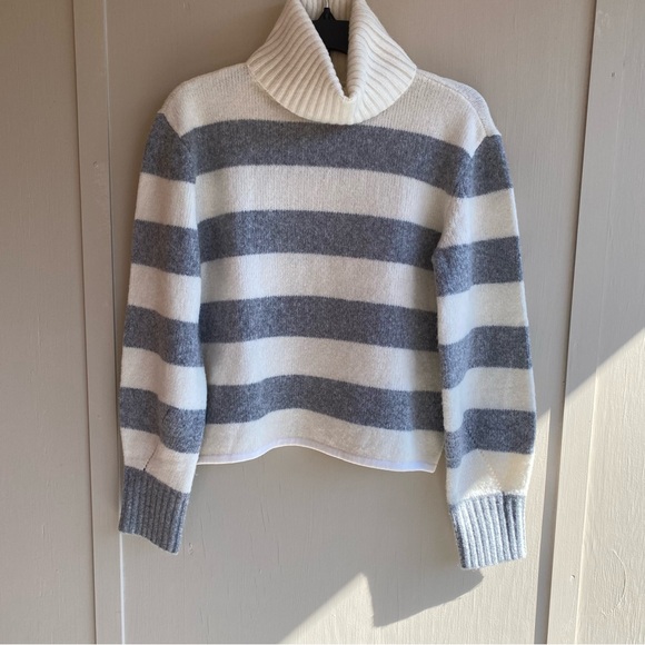 EUC Women’s Calvin Klein Jeans Boxy Grey & Cream Striped Turtleneck Sweater S - Picture 1 of 6